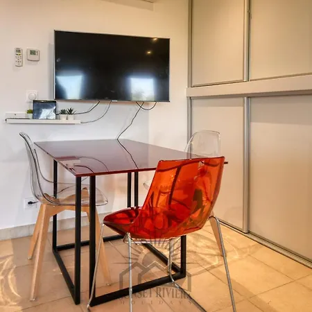 La Badine Airco Pool For 2 By Sunset Apartment *